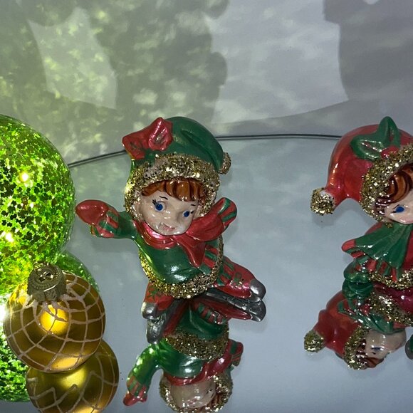 Vintage hand painted holly berry Christmas Ice Skater Girls on pond lighted OOAK - Picture 2 of 14